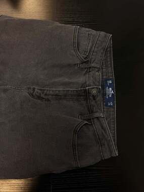 Hollister Ultra High-Rise Dad Jean in Grey Vintage Stretch